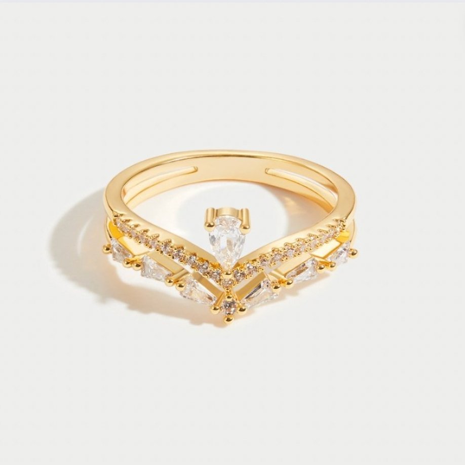 Valeria | Elegant Crystal Ring