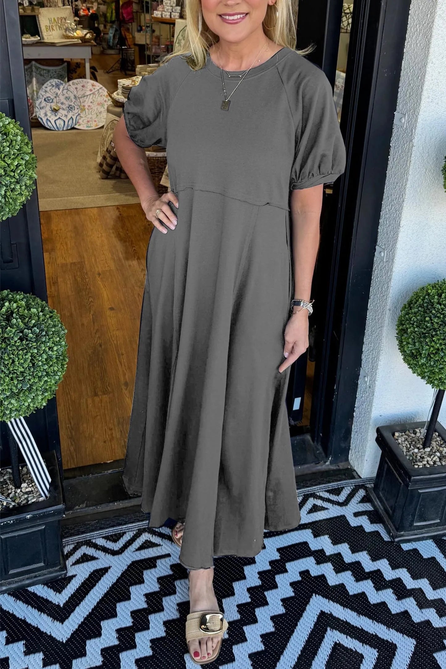 Women's Elegant Maxi Dress with Puff Sleeves and Round Neck