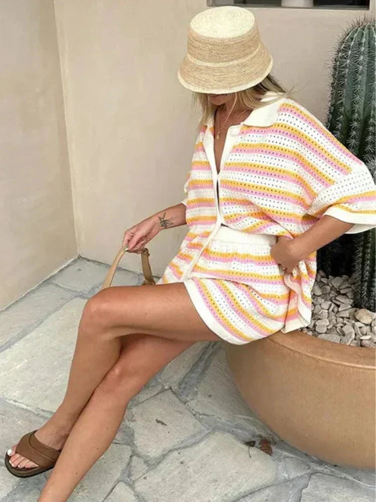 Women's 2-Piece Set with Striking Contrast Stripes