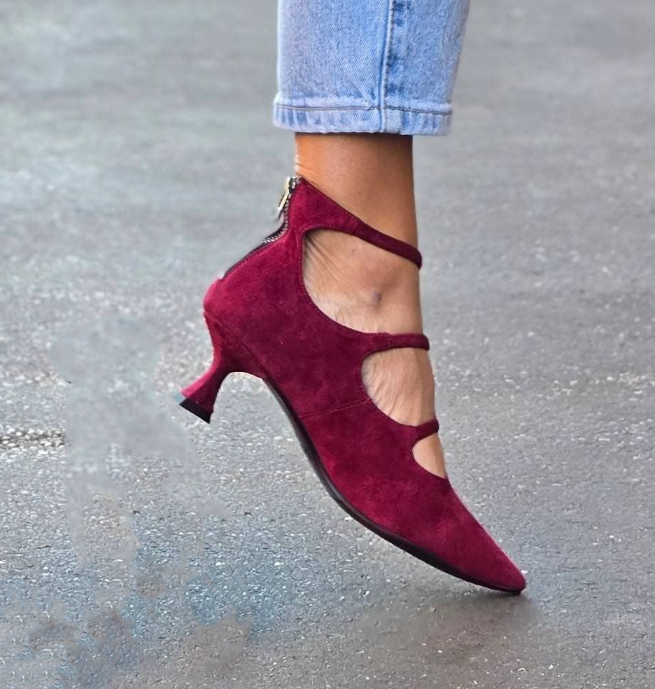 Women's Square-Toe Decollete With Straps And Low Heel