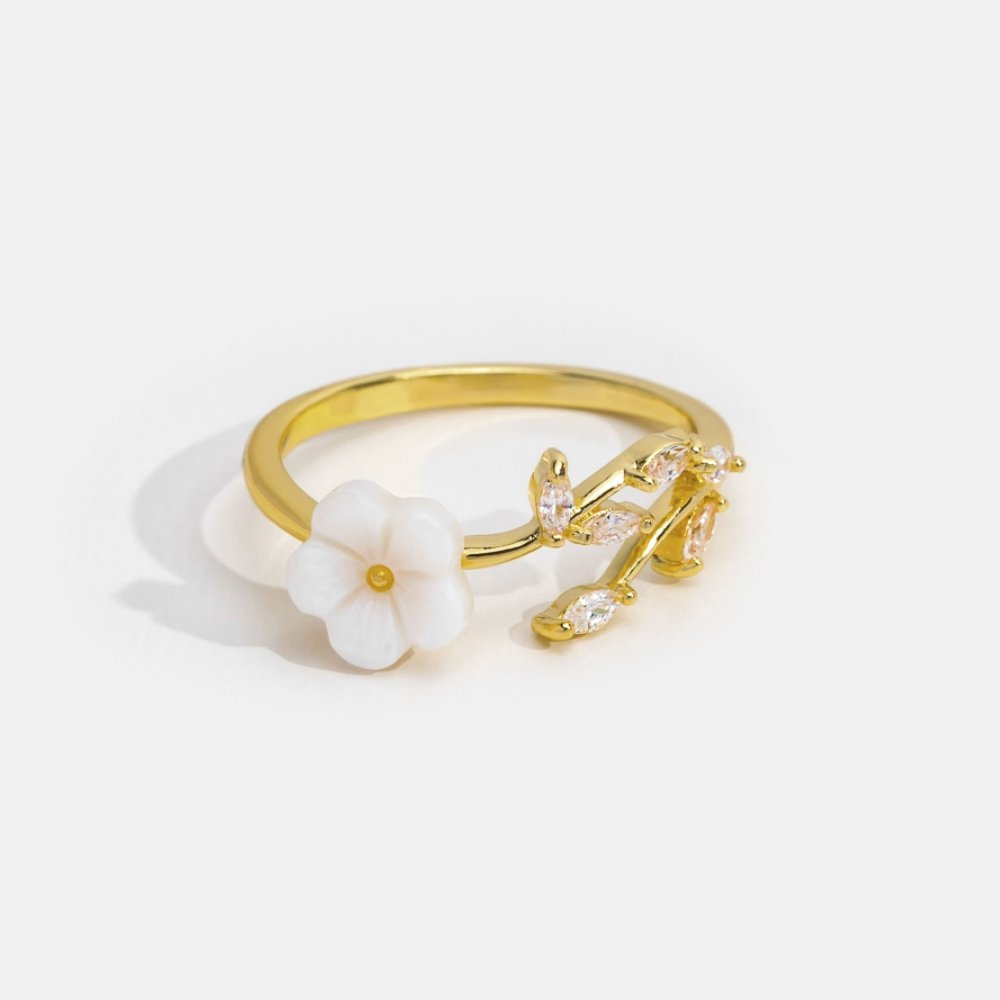Estela | Ring with White Flowers