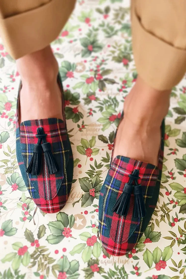 Slip-On Scottish Chic Loafer With Fringes