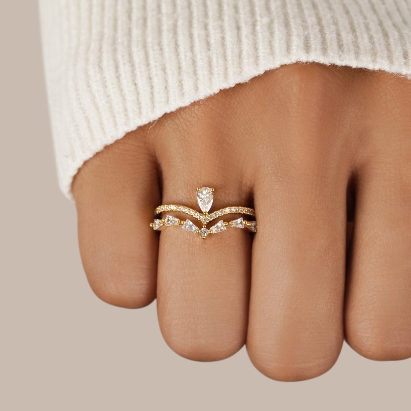 Valeria | Elegant Crystal Ring