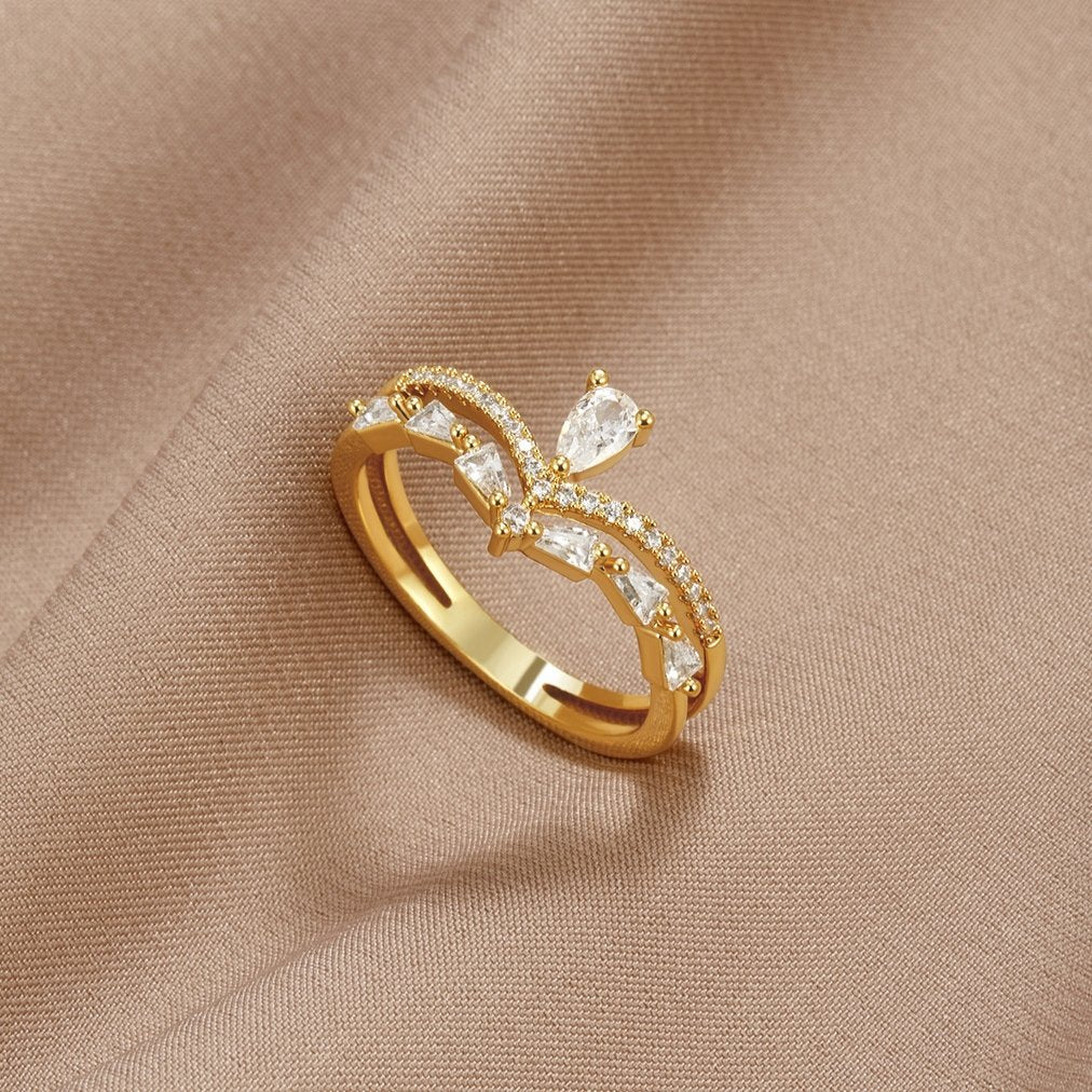 Valeria | Elegant Crystal Ring