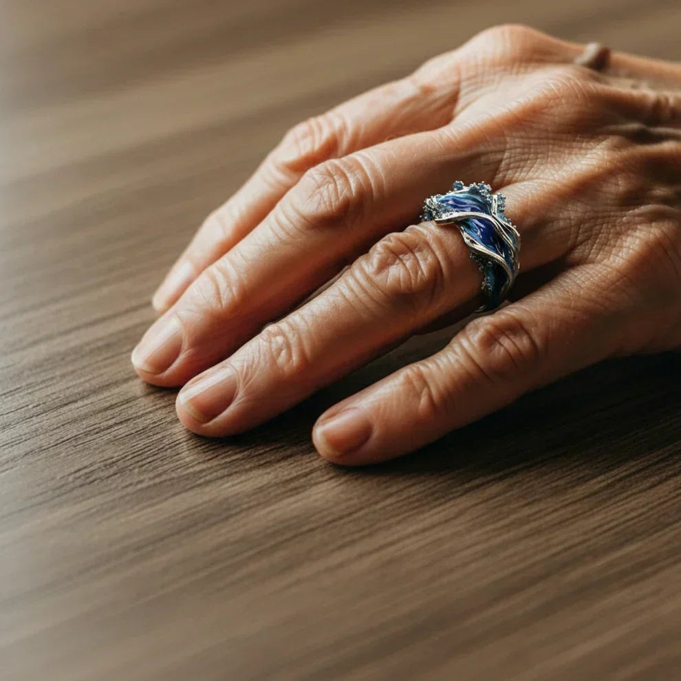 Retro Gold Ring Featuring Ocean Wave Design