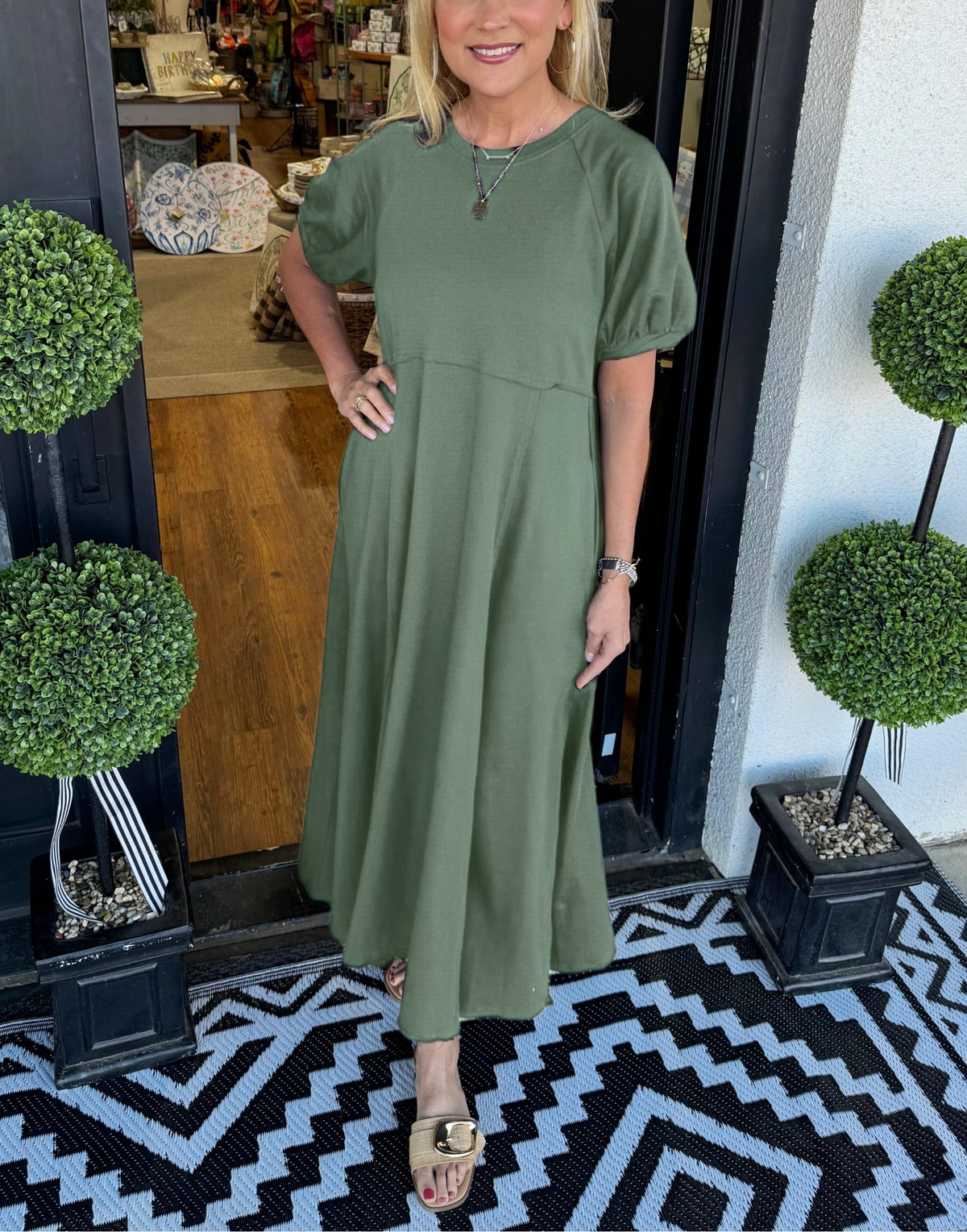Women's Elegant Maxi Dress with Puff Sleeves and Round Neck