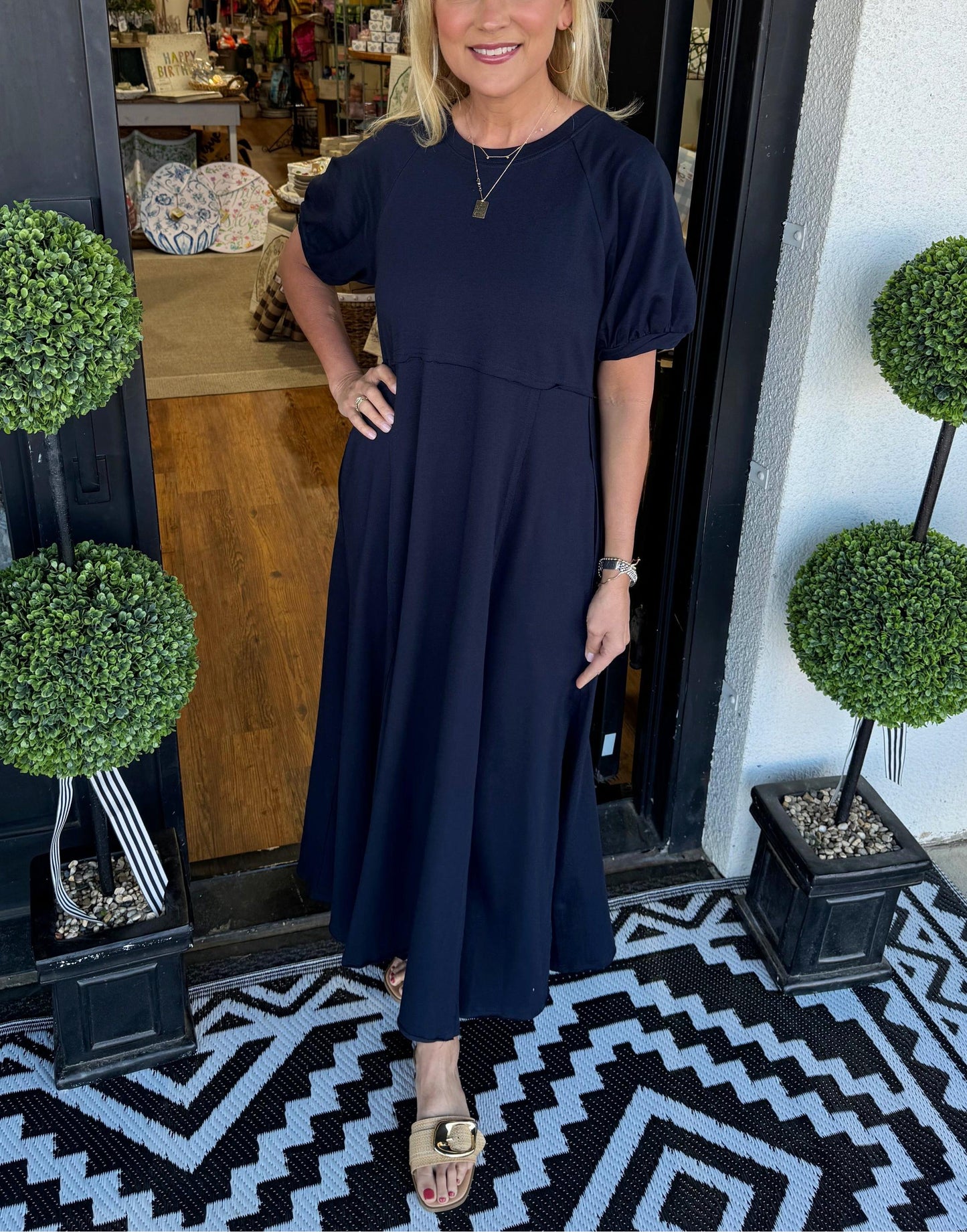 Women's Elegant Maxi Dress with Puff Sleeves and Round Neck