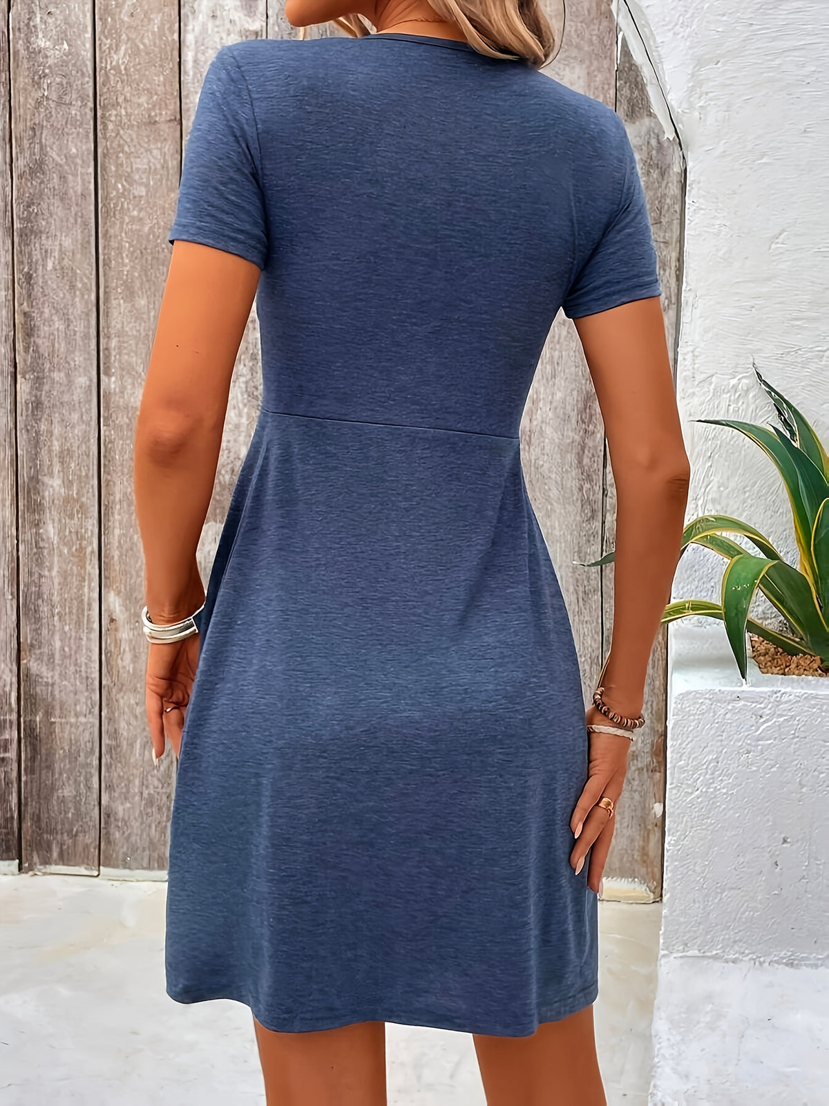 Feliz | Women's Chic Twist Front V-Neck Midi Dress