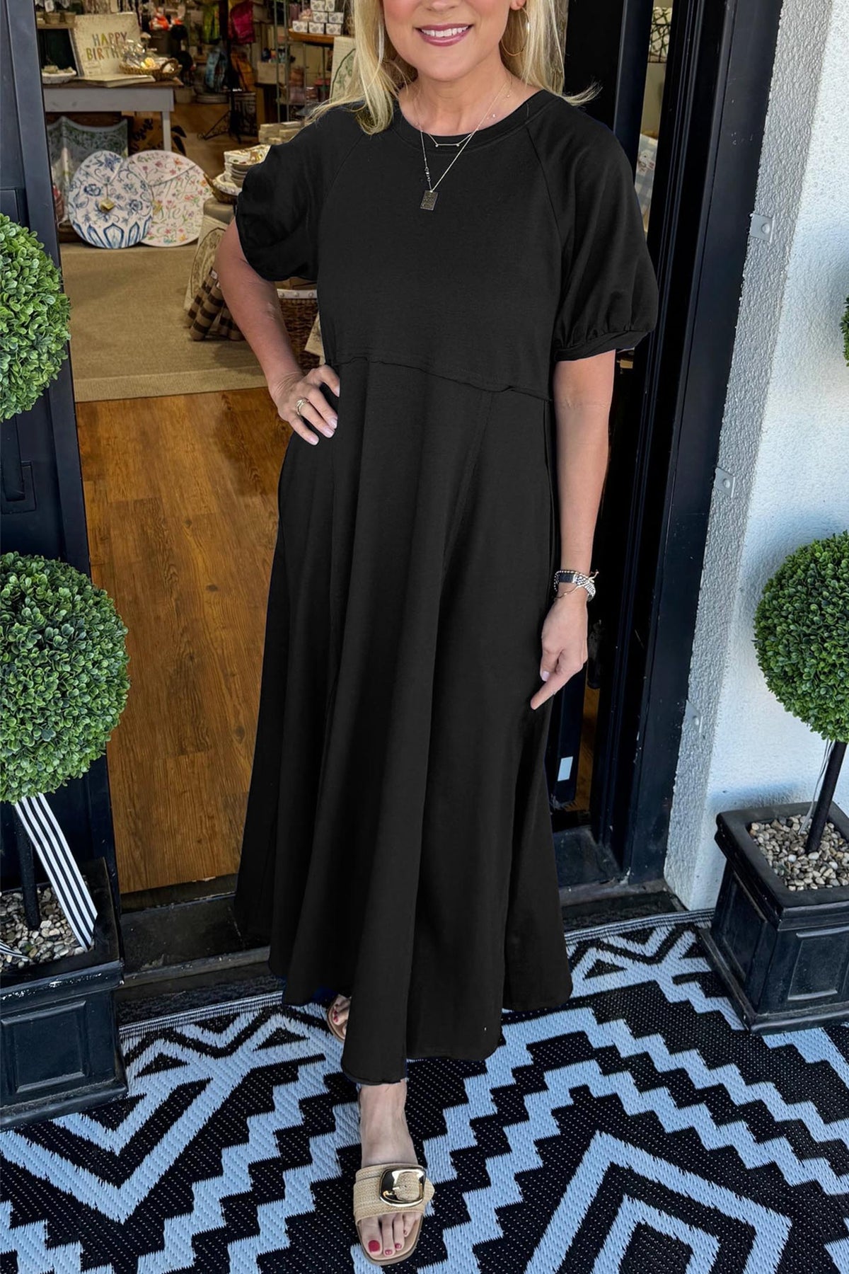 Women's Elegant Maxi Dress with Puff Sleeves and Round Neck