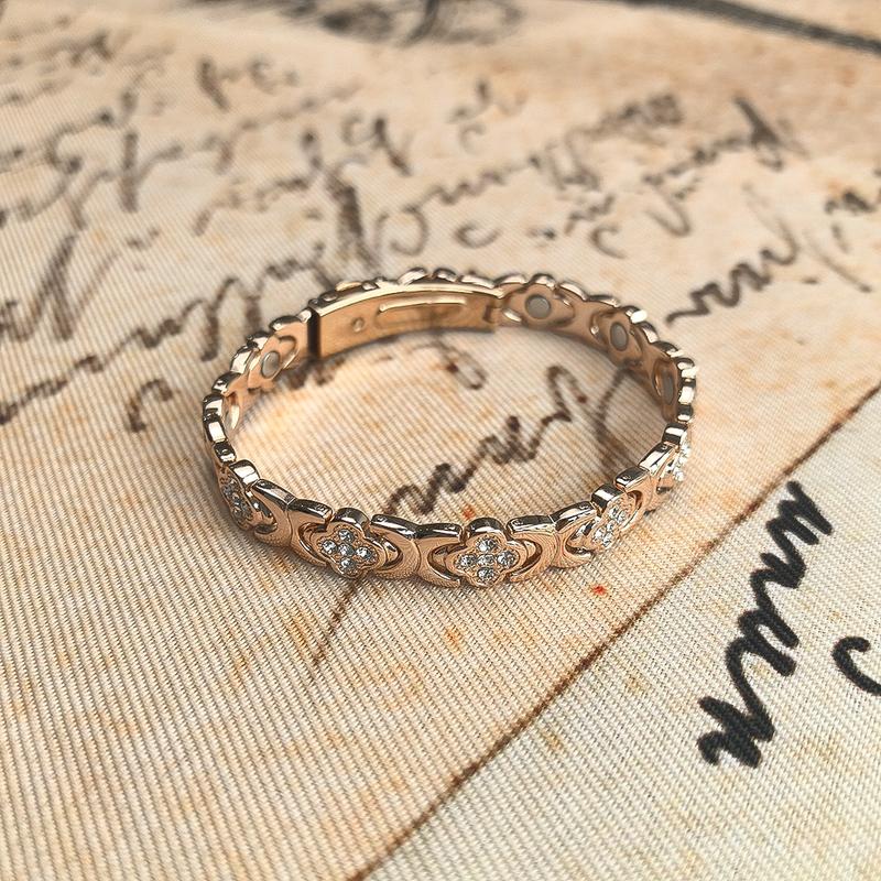 Aurelia | Elegant Magnetic Copper Bangle