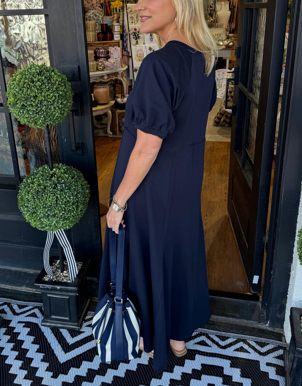 Women's Elegant Maxi Dress with Puff Sleeves and Round Neck