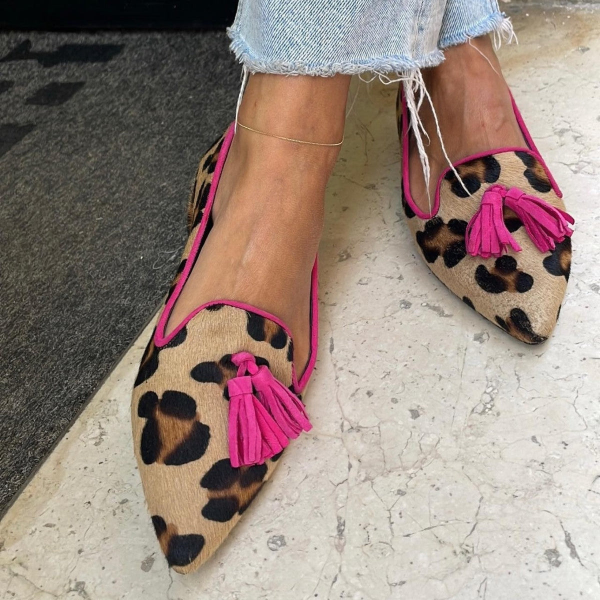 Women's Slip-On Leopard Print Ballet Flats With Pink Tassel