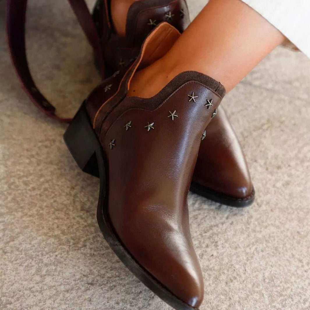 Cushioned Pointed-Toe Western Boots With Studs