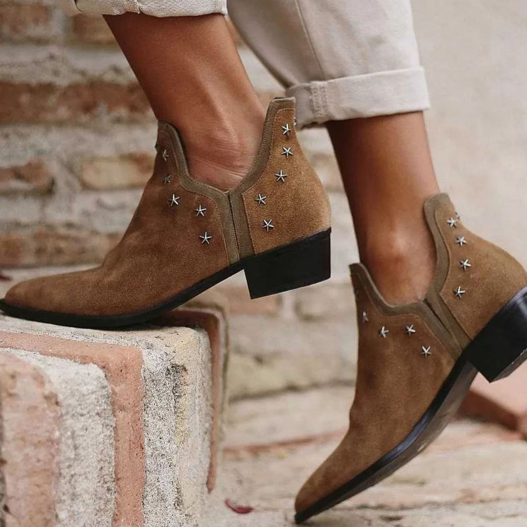 Cushioned Pointed-Toe Western Boots With Studs