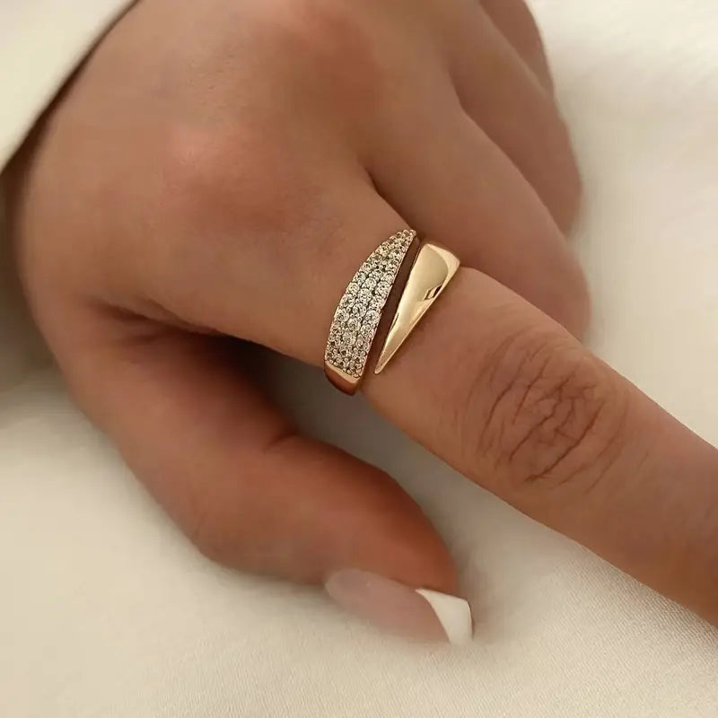 Elegant Nova Gold Ring