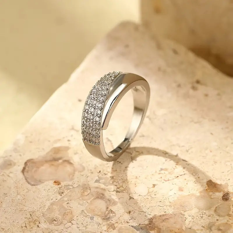 Elegant Nova Gold Ring