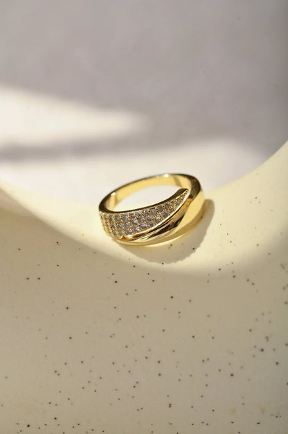 Elegant Nova Gold Ring