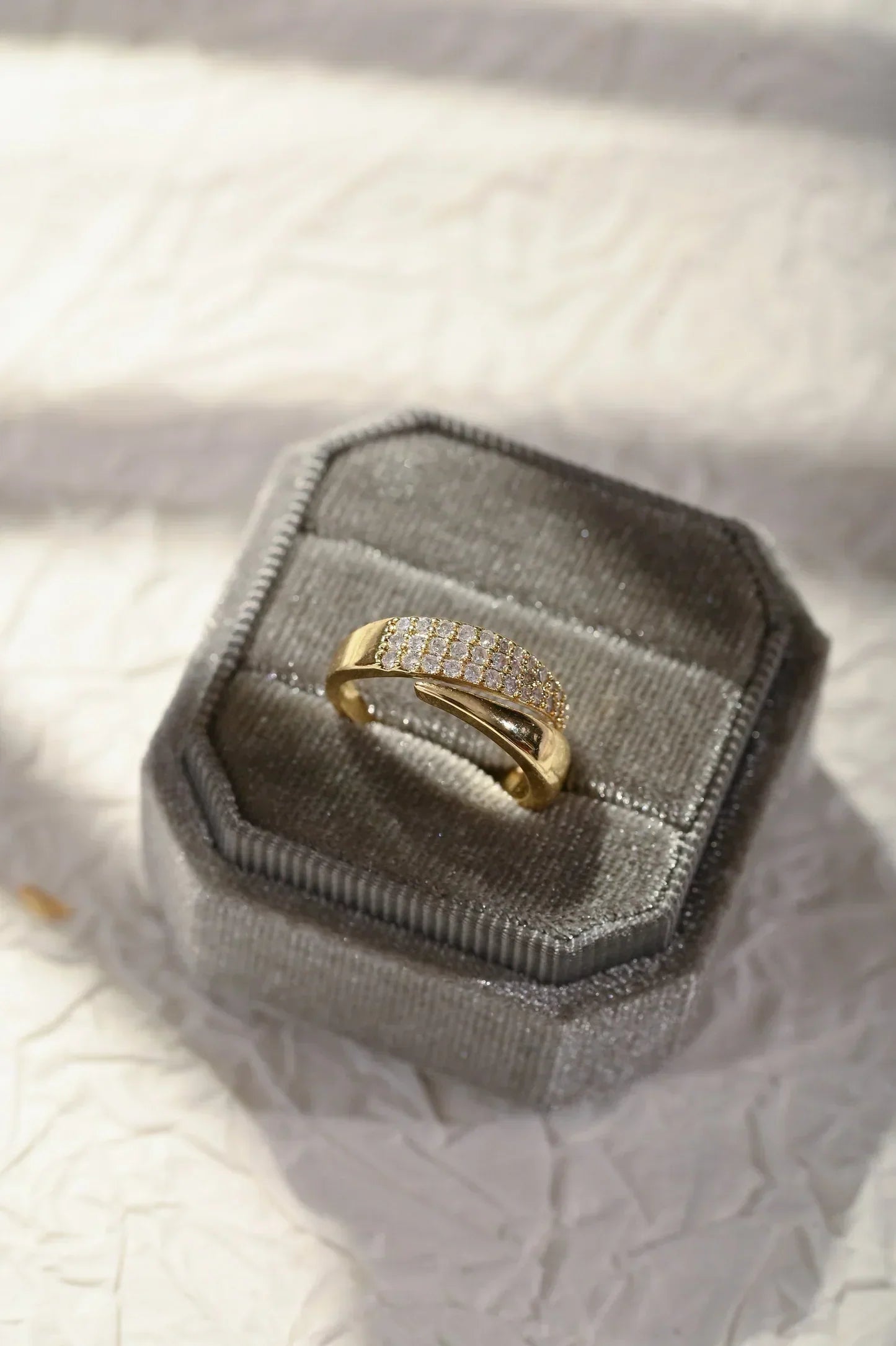 Elegant Nova Gold Ring