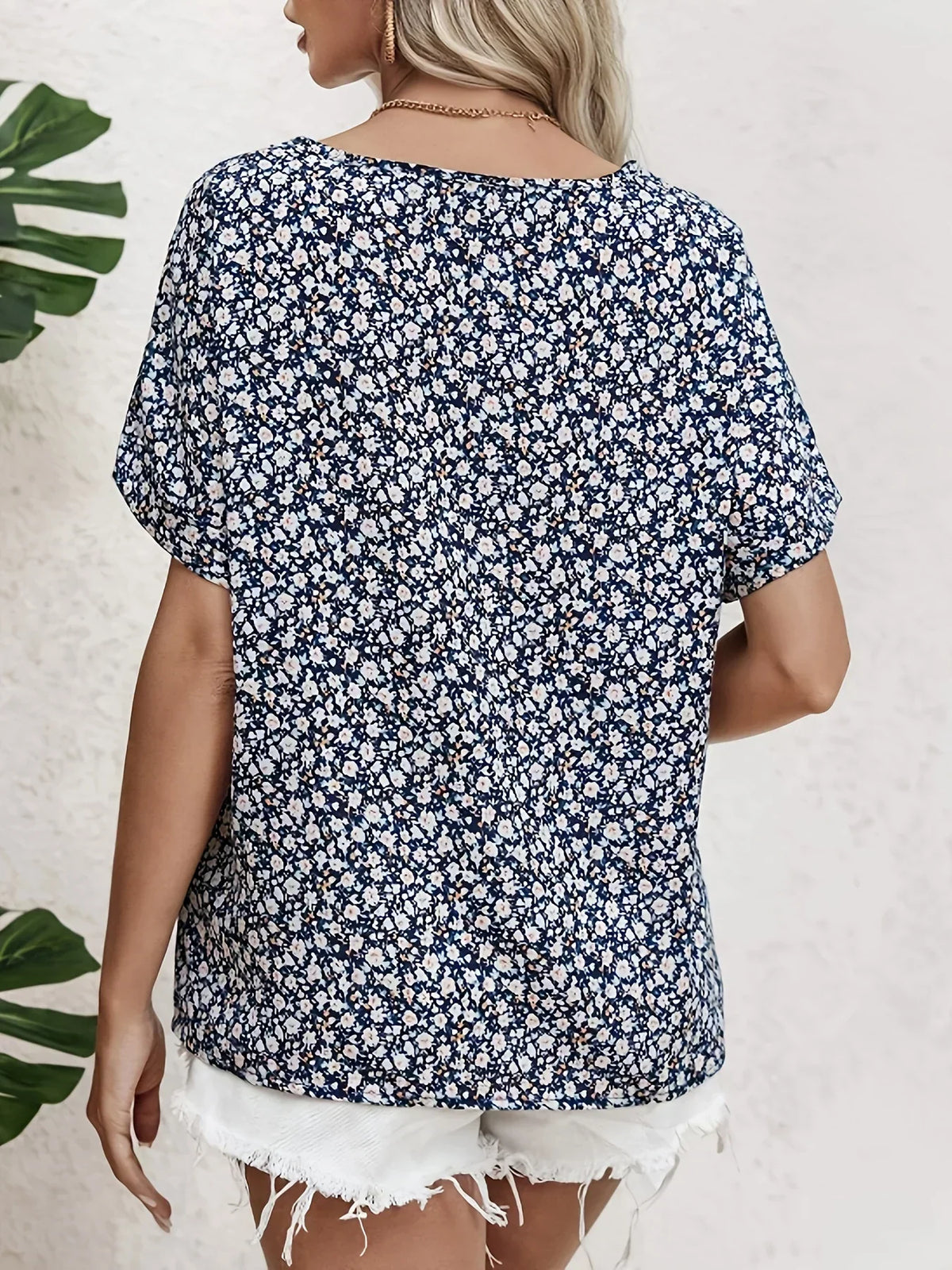 Carrie | Women's Cropped Chic Floral Print Blouse