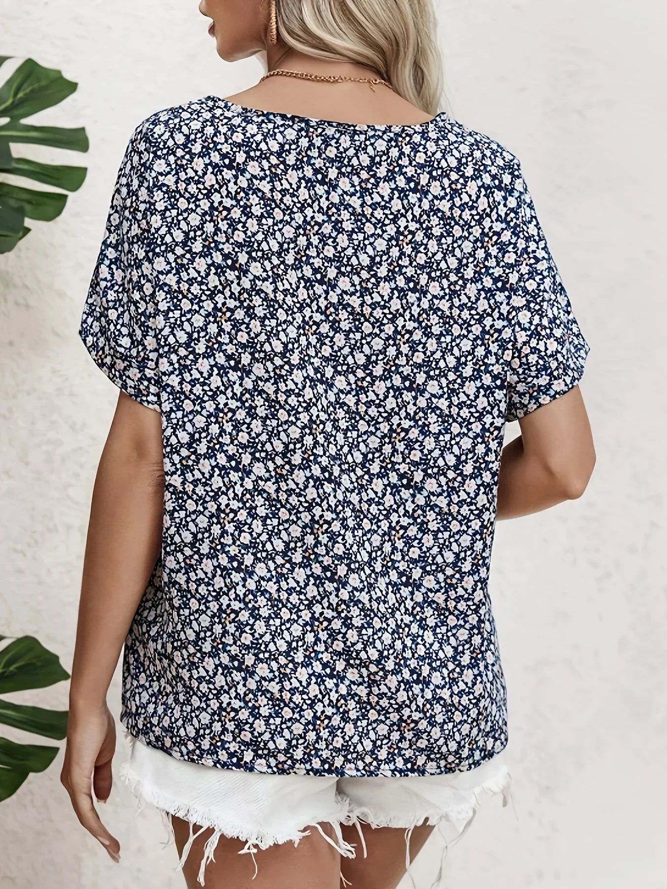 Carrie | Women's Cropped Chic Floral Print Blouse