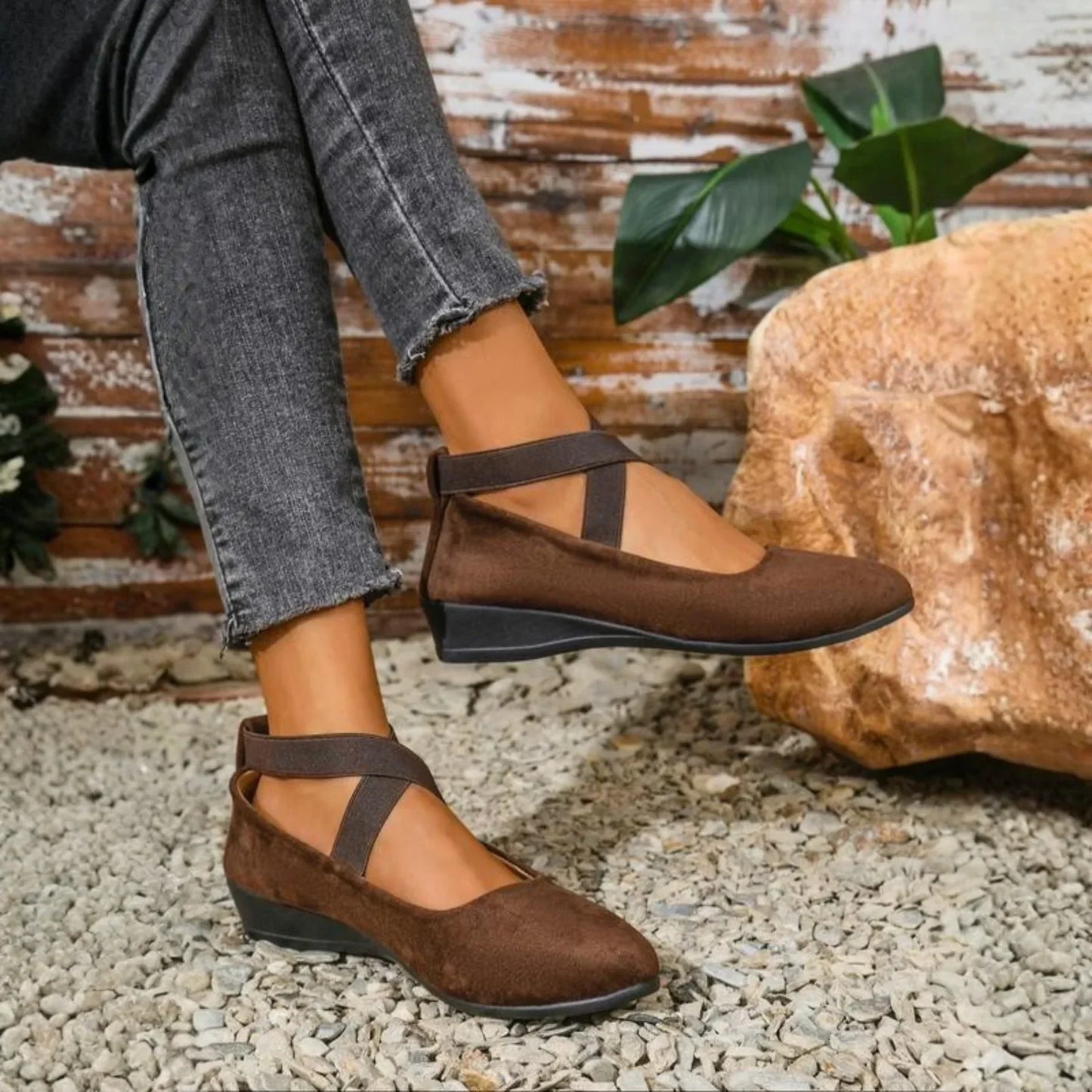 Women's Cushioned Buckle Closed-Toe Wedge Ballet Flats