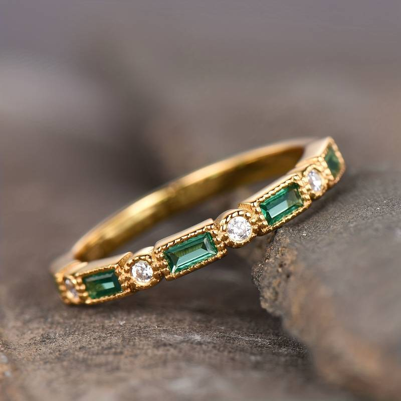 Fabiana | Gold ring with green zirconia inlay