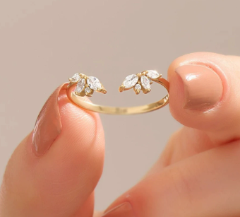 Noelia | Ring made of golden crystal glass
