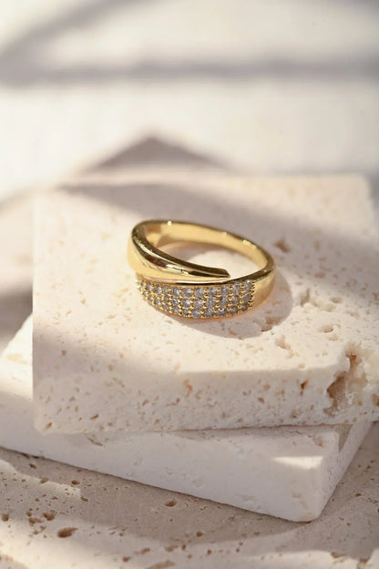 Elegant Nova Gold Ring