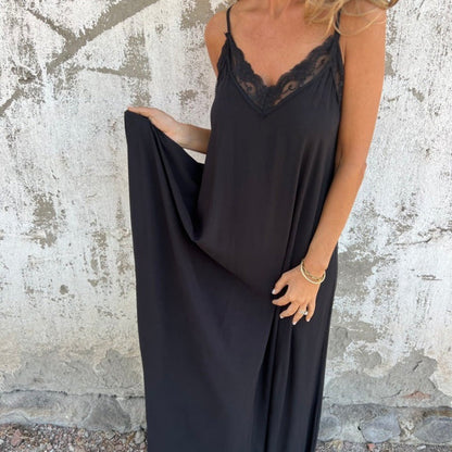 Ria | Women's Elegant V-Neck Maxi Dress