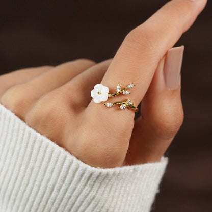 Estela | Ring with White Flowers