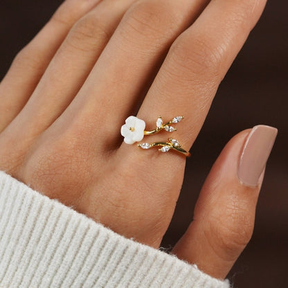 Estela | Ring with White Flowers