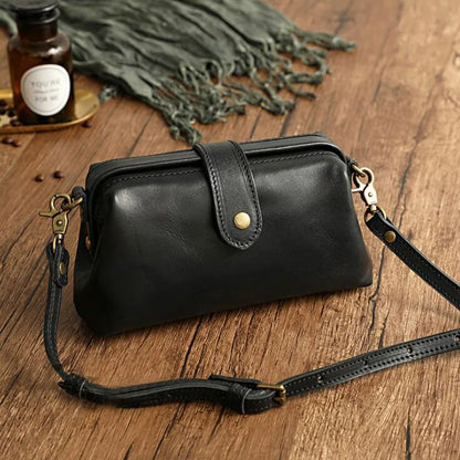 Edis | Classic Retro Shoulder Bag in Compact Format